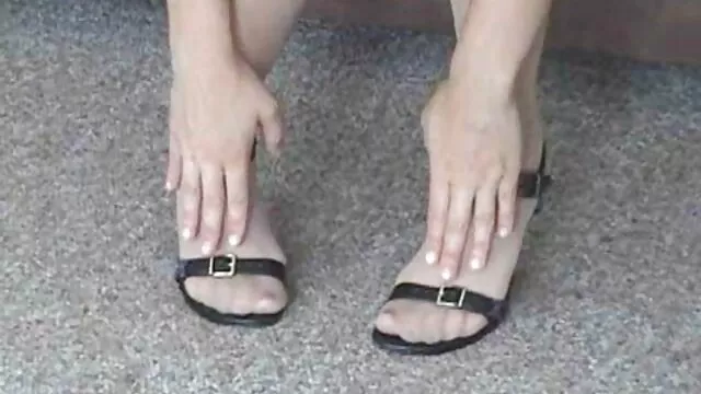 Porno gratuit sans inscription  Elle l'a attaché au lit et baisée dur dans video xxxx gratuit tous les trous