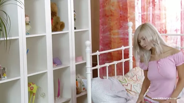 Porno gratuit sans inscription  Hitomi Tanaka a ses grosses branches malpropres et video porno gratuite streaming femme de ménage