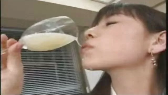 Porno gratuit sans inscription  L'homme a commencé à étirer fortement la chatte de son amant xnxx porn gratuit