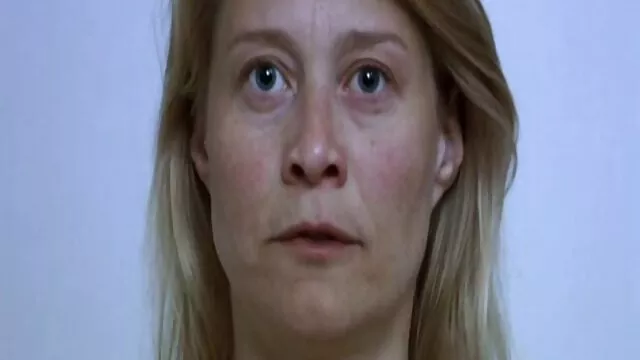 Porno gratuit sans inscription  Aura en costume commercial d'une jeune femme baise en maillot de bain extrait de film pornographique rose
