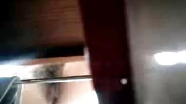 Porno gratuit sans inscription  Lovely Carolina sweets en noir et de longues chaussures avec regarder gratuitement un film porno son portefeuille